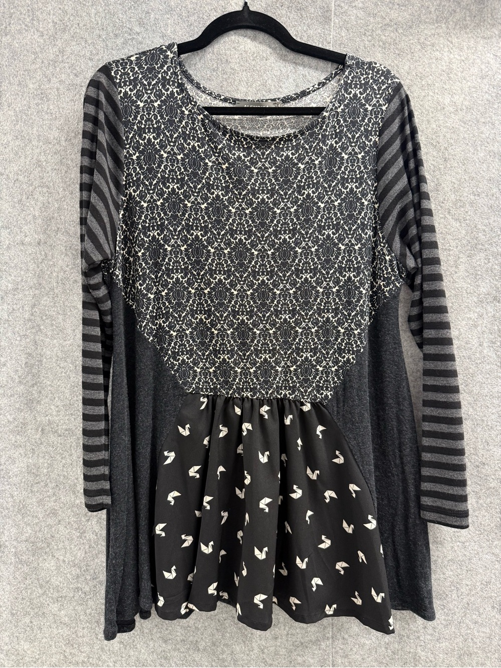 Alembika Women's Black Pattern-Mix Tunic Top